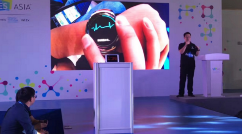 最小可穿戴心电监测仪：vHeart健康监测智能手表  